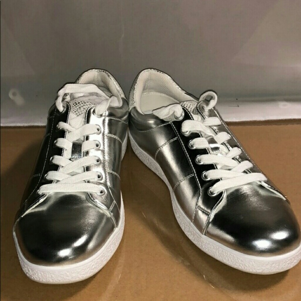 I.n.c. 10M  Men's Orion Metallic Low Top Sneakers